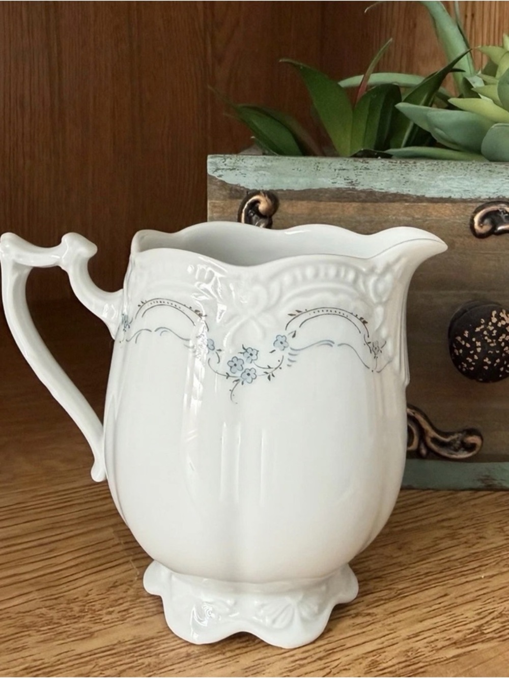 Hutschenreuther Viktoria Iris porcelain creamer New Never Used